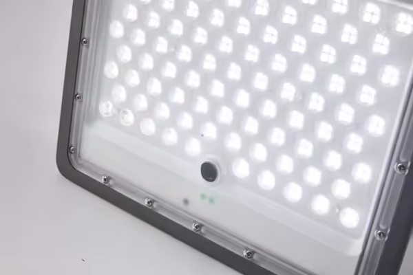 300W Solar Floodlight (Battery) - Image 3